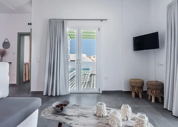 Eclipse Tales Milos, Port Area