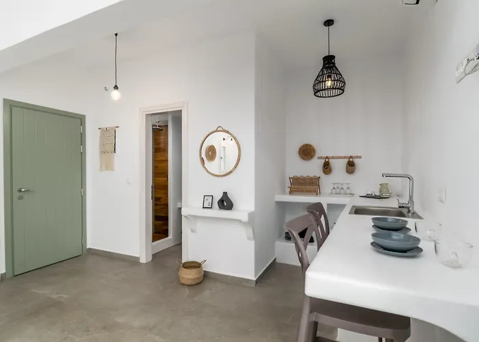 Eclipse Tales Milos, Port Area Adámas