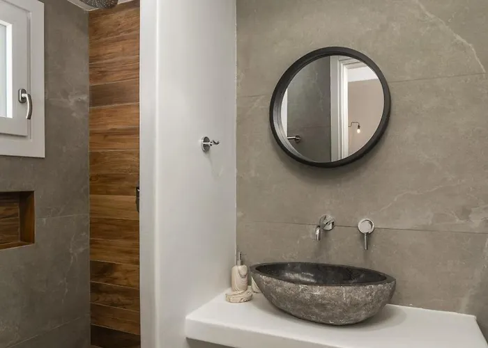 Eclipse Tales Milos, Port Area