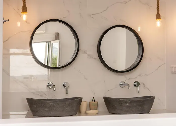 Eclipse Tales Milos, Port Area