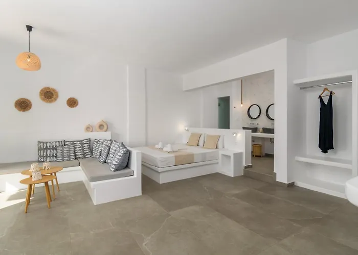 Eclipse Tales Milos, Port Area