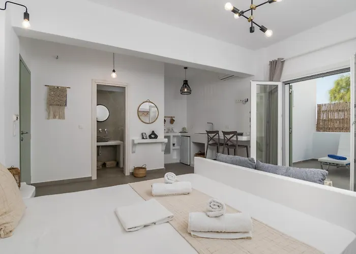 Eclipse Tales Milos, Port Area アダマス